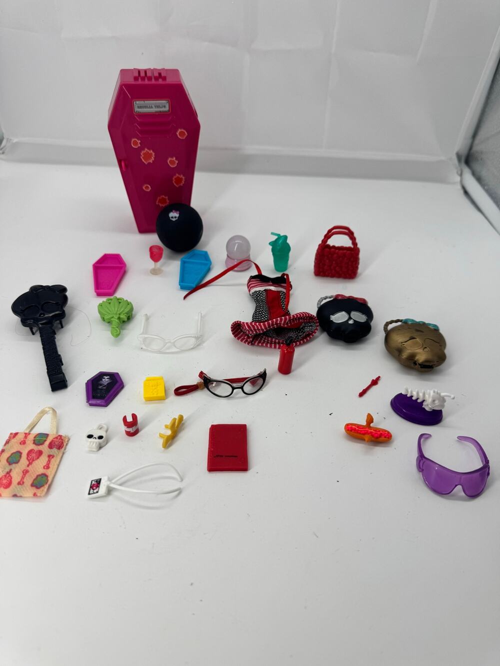 Monster High accessories lot